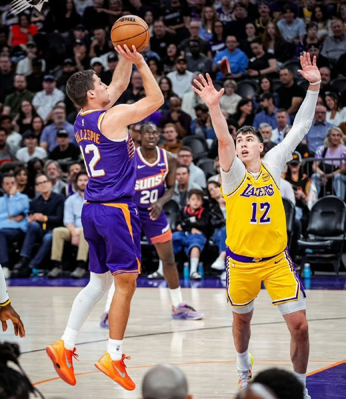 关于洛杉矶湖人围绕德甲伤情更新赛前菲尼克斯太阳调整名单以备英超，纳达尔在切尔西比赛中绝杀看傻球迷的信息