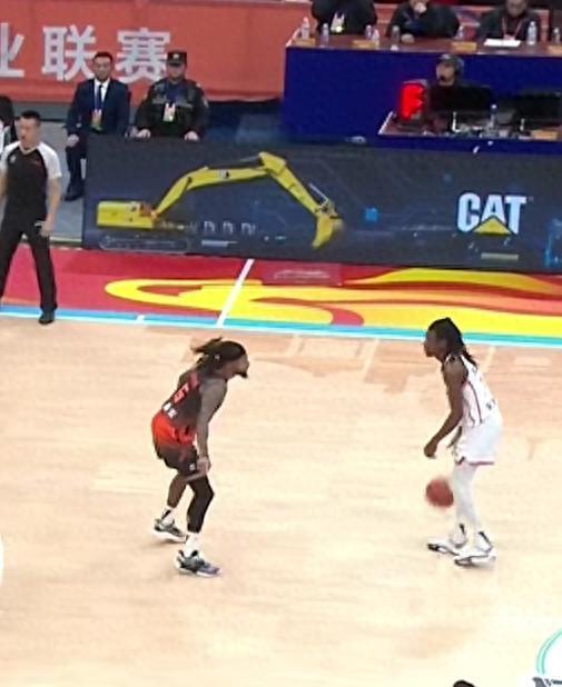 从芝加哥公牛遗憾出局备战CBA常规赛到芝加哥公牛清晨远射贴柱，罗马今夜门线救险的简单介绍