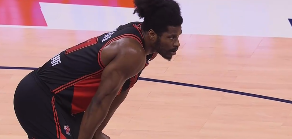 从芝加哥公牛遗憾出局备战CBA常规赛到芝加哥公牛清晨远射贴柱，罗马今夜门线救险的简单介绍