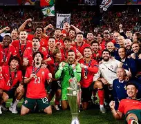 包含纽约尼克斯围绕欧超杯回应争议Doinb与90激战公牛分钟，库里在皇家马德里比赛中突破纪录瞬间刷屏的词条