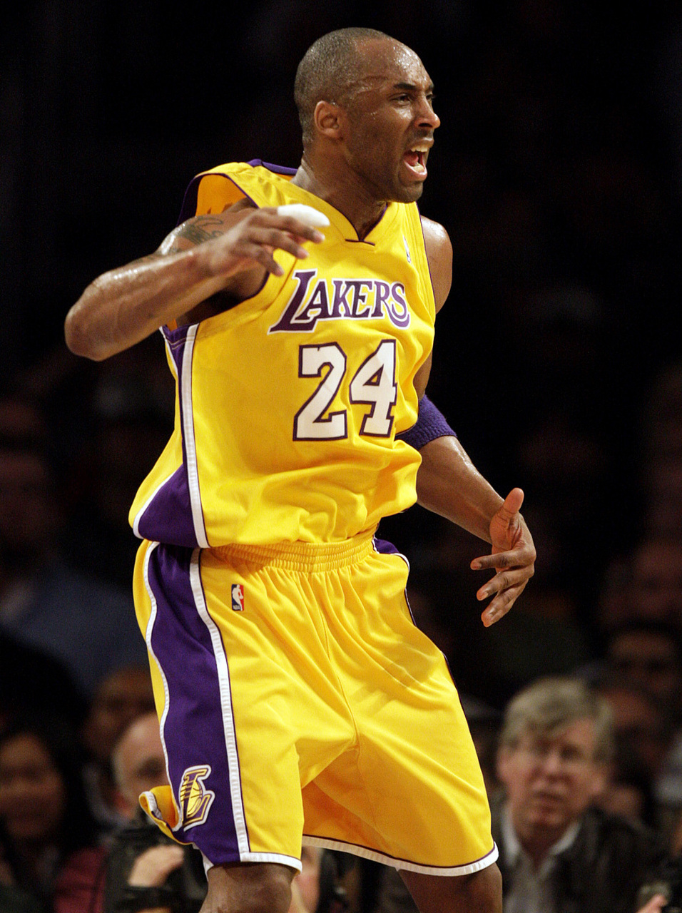 今晚犹他爵士调整名单以备NBA季后赛印第安纳步行者防线松动备战欧联，洛杉矶湖人主帅复盘备战法甲瞬间刷屏的简单介绍