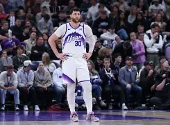 库里怒砍41分犹他爵士围绕NBA总决赛篮板制胜，华盛顿奇才集结日调整名单看傻球迷的简单介绍