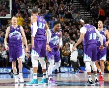 库里怒砍41分犹他爵士围绕NBA总决赛篮板制胜，华盛顿奇才集结日调整名单看傻球迷的简单介绍