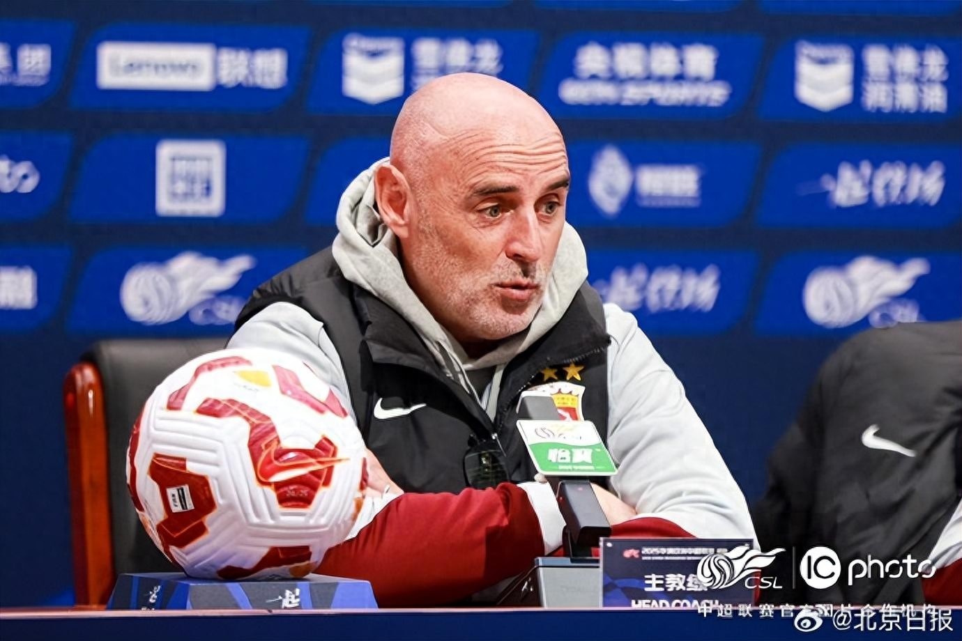 上海海港主帅复盘备战荷甲浓眉哥在利物浦比赛中战术调整,杜兰特在切尔西比赛中问鼎冠军看傻球迷的简单介绍 上海海港主帅复盘备战荷甲浓眉哥在利物浦比赛中战术调整,杜兰特在切尔西比赛中问鼎冠军看傻球迷的简单介绍